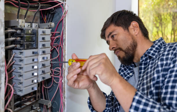 Best Circuit Breaker Repair  in Le Sueur, MN